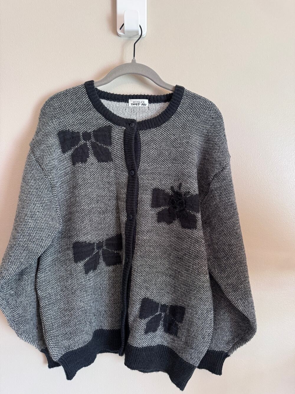 KOSUGI Japan Vintage Women’s Cardigan Gray Black Bow Floral Knit Sweater